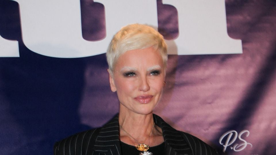 Jusqu'où va-t-elle aller ? Adriana Karembeu a encore coupé ses cheveux !