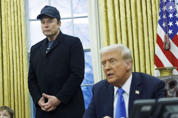 Le président Donald Trump et Elon Musk, accompagné de son fils X, donnent une conférence de presse pour défendre les premières coupes budgétaires du Department of Government Efficiency (DOGE) dirigé par le patron de Space X et Tesla.
Washington, le 11 février 2025.
©Photo Press Service / BESTIMAGE