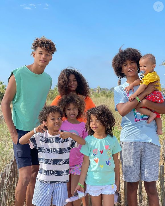 La famille Jean Zephirin (candidats de "Familles nombreuses, la vie en XXL") sur Instagram