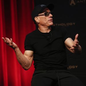 "Normalement, je ne communique pas sur l'identité de nos patients durant leur séjour. Mais oui, je vous confirme qu'il était chez nous pendant huit jours", a commenté le PDG de la clinique

Jean-Claude Van Damme sur scène à Sydney pour l'événement An evening with Jean-Claude Van Damme le 6 mars 2020. © Backgrid Australia / Bestimage
