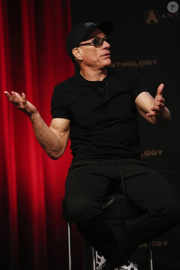 "Normalement, je ne communique pas sur l'identité de nos patients durant leur séjour. Mais oui, je vous confirme qu'il était chez nous pendant huit jours", a commenté le PDG de la clinique

Jean-Claude Van Damme sur scène à Sydney pour l'événement An evening with Jean-Claude Van Damme le 6 mars 2020. © Backgrid Australia / Bestimage