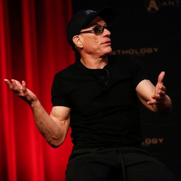 "Normalement, je ne communique pas sur l'identité de nos patients durant leur séjour. Mais oui, je vous confirme qu'il était chez nous pendant huit jours", a commenté le PDG de la clinique

Jean-Claude Van Damme sur scène à Sydney pour l'événement An evening with Jean-Claude Van Damme le 6 mars 2020. © Backgrid Australia / Bestimage