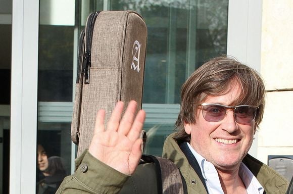 Exclusif - Thomas Dutronc à la sortie des studios de RTL à Neuilly-sur-Seine, le 10 décembre 2025.
© PsnewZ / Bestimage

|Exclusif - Les célébrités à la sortie des studios de RTL à Neuilly-sur-Seine