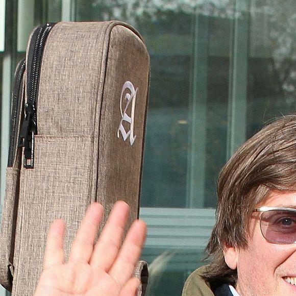 Exclusif - Thomas Dutronc à la sortie des studios de RTL à Neuilly-sur-Seine, le 10 décembre 2025.
© PsnewZ / Bestimage

|Exclusif - Les célébrités à la sortie des studios de RTL à Neuilly-sur-Seine