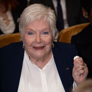 À 97 ans, la chanteuse a rassuré ses fans sur son état de santé en apparaissant souriante et en forme.

Line Renaud - Le chef français multi étoile, Guy Savoy, vient d'être officiellement installé comme membre de l'Académie des Beaux-Arts. Une cérémonie qui s'est déroulée sous la coupole de l'Institut de France, à Paris, France, le 20 mai 2026. C'est la première fois qu'un chef intègre la prestigieuse institution. © Julien Sarkissian/Bestimage