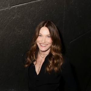 Résultat : elle évite les fringales et régule naturellement son appétit.

Exclusif - Carla Bruni en backstage de l'enregistrement de l'émission "La fête de la chanson française - 20 ans d'émotions" présentée par L.Thilleman et A.Manoukian, et diffusée le 17 avril sur France 3 à Paris, France, le 9 décembre 2025. © Jack Tribeca/Bestimage
