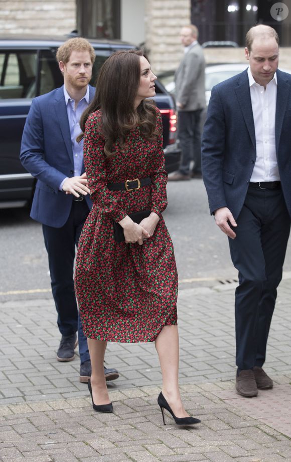 Le prince William, Kate Middleton et le prince Harry arrivent à l'assemblée générale annuelle de "Heads Together" pour rendre hommage aux bénévoles qui supportent les jeunes en difficulté à Londres, le 19 décembre 2016
Photo : Agence / Bestimage