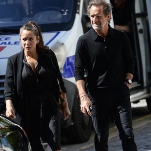 Audrey Dana et Stéphane de Groodt - Arrivées aux obsèques de Nadia Farès en l'église Saint-Jean-de-Montmartre à Paris, le 24 avril 2026. N.Farès est décédée le 17 avril 2026 quelques jours après un "incident cardiaque" survenu le 12 avril 2026 dans la piscine du complexe sportif, Blanche (9ème).
© Clément Prioli / Bestimage