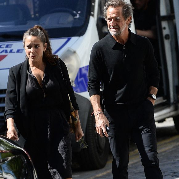 Audrey Dana et Stéphane de Groodt - Arrivées aux obsèques de Nadia Farès en l'église Saint-Jean-de-Montmartre à Paris, le 24 avril 2026. N.Farès est décédée le 17 avril 2026 quelques jours après un "incident cardiaque" survenu le 12 avril 2026 dans la piscine du complexe sportif, Blanche (9ème).
© Clément Prioli / Bestimage