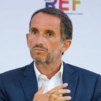 Alexandre Bompard, PDG de Carrefour : Cette règle indispensable qu’il a imposé à ses filles pour qu’elles réussissent dans la vie