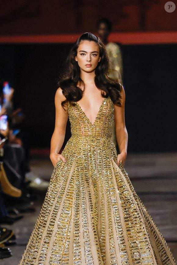 Elle a récemment tourné dans son premier film en langue françaises avec Romain Duris

Deva Cassel - Défilé Elie Saab, Collection Haute Couture Printemps/Eté 2026 lors de la Fashion Week de Paris (PFW) au Musée Rodin, à Paris, France, le 28 janvier 2026. © Bestimage