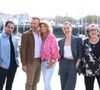Une actrice de "Demain nous appartient" a laissé son mari seul avec leurs deux filles.

Dimitri Fouque, Samy Gharbi, Alexandre Brasseur, Ingrid Chauvin, Camille Genau et Catherine Benguigui au photocall de la série "Demain Nous Appartient" lors de la 25ème édition du Festival de la fiction de la Rochelle, France. © Denis Guignebourg/BestImage