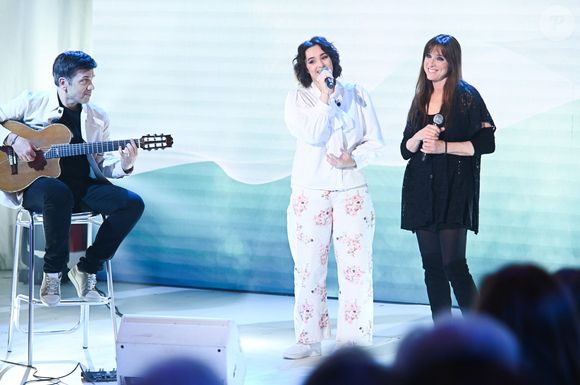 Exclusif - Camille Dubois (fille de Vincent Dubois), Lynda Lemay et Jean-Felix Lalannelors de l'enregistrement de l'émission Vivement dimanche au studio Rive gauche, présentée par M.Drucker, diffusée sur France 3 le 10 mai 2026, à Paris, France, le 14 avril 2026. © Guillaume Gaffiot/Bestimage