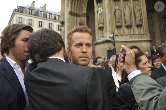 Il a fondé "Classés DiVins, une agence commerciale et de conseil dans les vins, champagnes et spiritueux" peut-on lire sur le site de la société.

Gary Roland quittant après avoir assisté à la cérémonie funéraire du commentateur de football français Thierry Roland à l'église Sainte-Clotilde à Paris, France, le 21 juin 2012. Roland est décédé à l'âge de 74 ans le 18 juin 2012, après avoir subi un accident vasculaire cérébral. Photo ABACAPRESS.COM