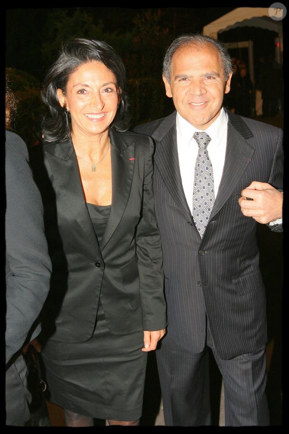 Selon les documents que Le Parisien a pu consulter, son contrôle judiciaire lui interdit uniquement 

Le chirurgien esthétique Sydney Ohana  ALAIN GUIZARD / BESTIMAGE
