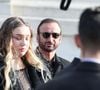 Cette épreuve a conforté Emilie Dequenne dans l'idée d'accepter un projet bien spécifique : le film "Close" de Lukas Dhont qui aborde le mal-être d'un enfant
Milla Savarese, la fille de la défunte, le veuf Michel Ferracci à la sortie des obsèques d'Emilie Dequenne au cimetière Père Lachaise à Paris, France, le 26 mars 2025. © Cyril Moreau/Bestimage