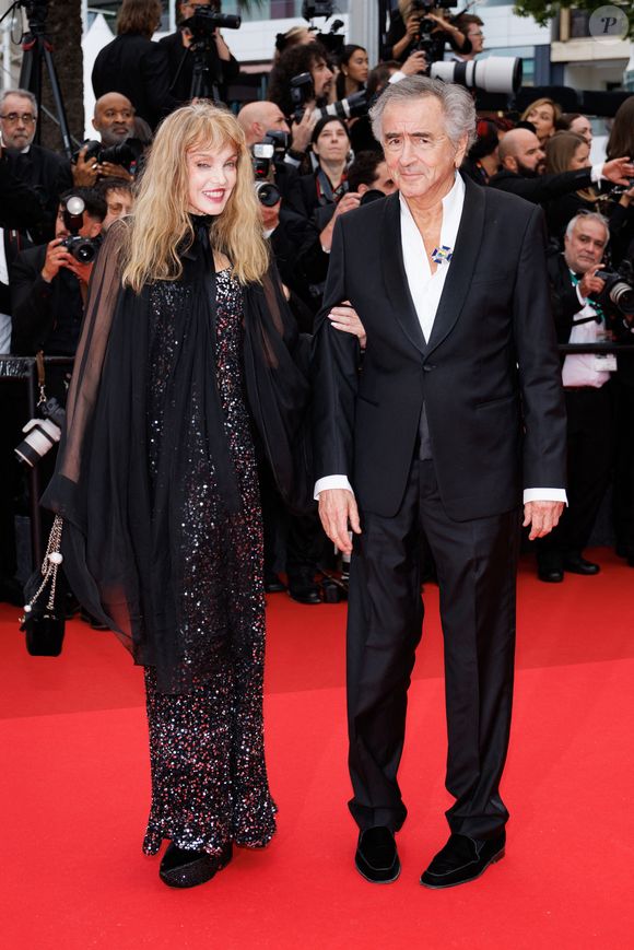 Arielle Dombasle, Bernard-Henri Lévy - Montée des marches du film « Partir un jour » pour la cérémonie d’ouverture du 78ème Festival International du Film de Cannes, au Palais des Festivals à Cannes. Le 13 mai 2025
© Jacovides-Moreau / Bestimage