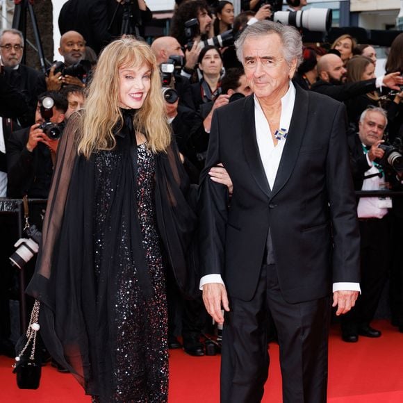 Arielle Dombasle, Bernard-Henri Lévy - Montée des marches du film « Partir un jour » pour la cérémonie d’ouverture du 78ème Festival International du Film de Cannes, au Palais des Festivals à Cannes. Le 13 mai 2025
© Jacovides-Moreau / Bestimage