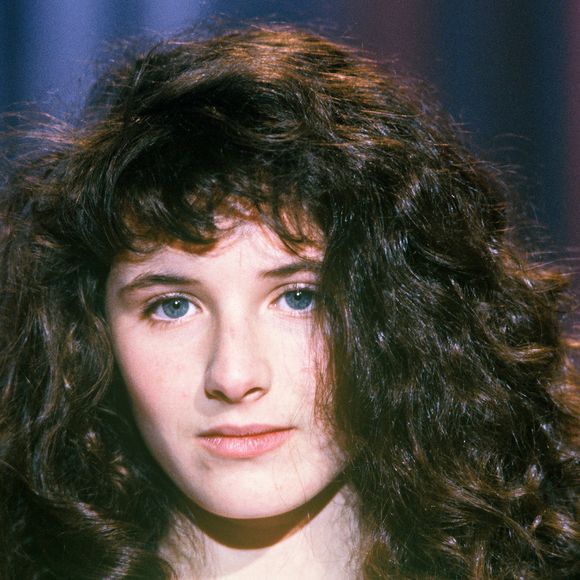 Archives - La chanteuse Elsa Lunghini, invitée sur un plateau de télévision - Années 80/90. (AGENCE / BESTIMAGE).