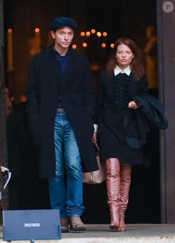 Le chanteur Raphaël (Raphaël Haroche) et sa compagne Mélanie Thierry - Obsèques du photographe allemand Peter Lindbergh en l’église Saint-Sulpice à Paris le 24 septembre 2019.