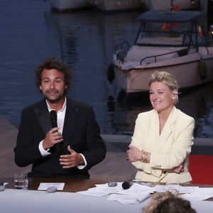 Actuellement à Cannes le temps du Festival avec ses équipes de "C à vous", Anne-Elisabeth Lemoine s'accompagne plus particulièrement de son chroniqueur Bertrand Chameroy.

Exclusif -  Anne-Elisabeth Lemoine, Bertrand Chameroy, sur le plateau de l'émission "C à vous" lors du 78ème Festival International du Film de Cannes, France. © Jack Tribeca/Bestimage