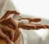 Prendre soin de son visage ne nécessite pas une liste interminable de produits coûteux.