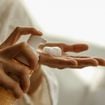 Ce geste de 30 secondes sous la douche peut changer toute votre routine beauté !
