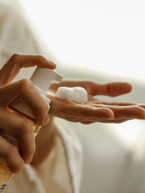 Ce geste de 30 secondes sous la douche peut changer toute votre routine beauté !