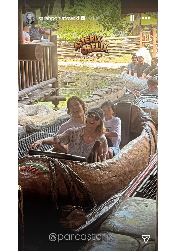 Sarah Poniatowski profite d'une journée au Parc Astérix
