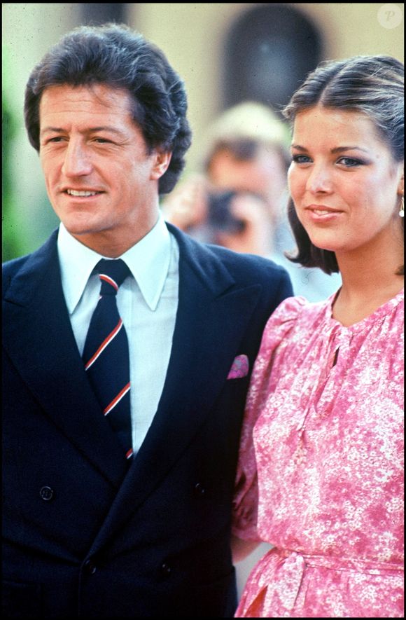 Philippe Junot et la princesse Caroline de Monaco le jour de leurs fiançailles. Agence / Bestimage