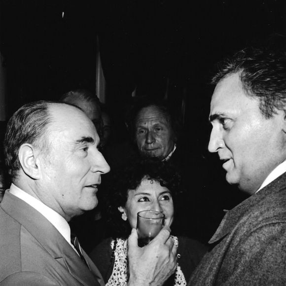 Francois Mitterrand et Roger Hanin en 1982. Photo par Henri Szwarc/Abaca