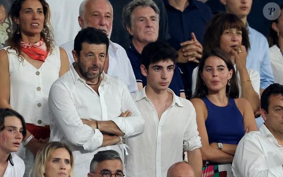 Patrick Bruel et son fils Léon, François Berléand, François Cluzet, Sophie Marceau - People dans les tribunes lord du match d'ouverture de la Coupe du Monde de Rugby France 2023 avant le match de la Poule A entre la France et la Nouvelle-Zélande au Stade de France à Saint-Denis le 8 septembre 2023.  © Dominique Jacovides/Bestimage