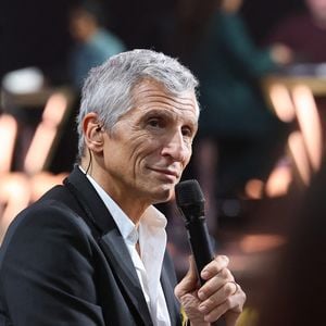 Et ils sont unanimes : il est magnifique !

Nagui - Les personnalités se mobilisent lors de la 37ème édition du Téléthon sur le plateau de France 2, avec pour parrain Vianney. © Coadic Guirec / Bestimage