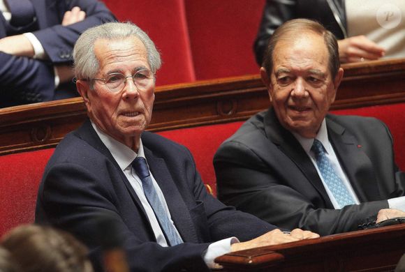 Père de trois enfants, il a notamment été ministre de l’Intérieur au cours de sa carrière

Jean-Louis Debre et Patrick Ollier - Le président ukrainien lors de son discours à l'Assemblée Nationale lors de sa visite à Paris. Le 7 juin 2024
© Jonathan Rebboah / Panoramic / Bestimage