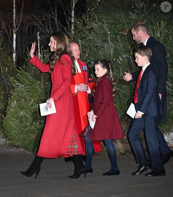 Le prince et la princesse de Galles, William et Kate Middleton, ainsi que leurs enfants, le prince George, la princesse Charlotte et le prince Louis, quittent l'abbaye de Westminster après avoir assisté à la cérémonie de chants de Noël " Together At Christmas " à Londres, Angleterre, Royaume-Uni, le 6 décembre 2024. Photo by Zak Hussein/Splash News/ABACAPRESS.COM