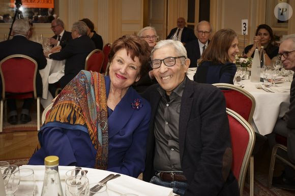 Exclusif - Roselyne Bachelot et Boualem Sansal - M.L.D.Lacharrière recevait B.Sansal pour le premier dîner de la Revue des Deux Mondes de l'année - De nouveau libre, B.Sansal répondait à l'invitation de M.L.D.Lacharrière à venir témoigner, lançant ainsi un appel à s'engager en faveur de la transmission et à raviver l'esprit des Lumières.
 
Un discours à la fois touchant et inspirant pour la grande assemblée venue écouter l'écrivain ce soir-là. La culture et surtout les lettres étaient naturellement largement représentées, avec l'ancienne ministre R.Bachelot, le Chancelier de l'Institut de F.X Darcos, le président de la Fondation de France P.Sellal, l'écrivain et prix Goncourt 2024 K.Daoud, l'historien de l'art et académicien des beaux-arts A.Goetz, les éditorialistes F.O Giesbert et F.d'Orcival, ou encore la productrice Y.Benguigui.
 
La porte-parole du Gouvernement M.Bregeon, mais aussi les ambassadeurs du Brésil et de Suisse assistaient également à cette soirée exceptionnelle, dédiée à la liberté et à l'engagement. Paris le 20/01/2026.
© Jack Tribeca / Bestimage