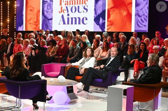 Exclusif - Michel Leeb et sa femme Beatrice Leeb, Michel Drucker et Elsa Leeb lors de l'enregistrement de l'émission "Famille je vous aime" présentée par M. Drucker et qui sera diffusée le 13 juin 2025 sur France 3, aux Studios rive gauche à Paris, France, le 15 avril 2025. © Clovis-Gaffiot/Bestimage