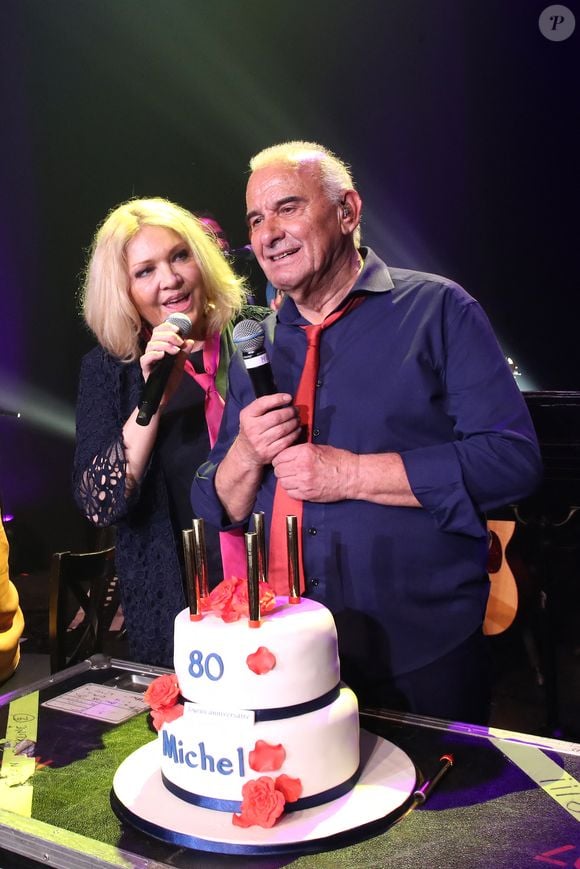 Exclusif - Michel Fugain et sa femme Sanda avec le gâteau d'anniversaire à la fin du concert "Michel Fugain fait Bandapart" pour les 80 ans du chanteur à Bobino à Paris le 12 Mai 2022. © Bertrand Rindoff/Bestimage