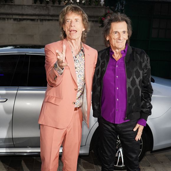 Lui et Ron Wood ont vendu 240 millions d'albums.
Mick Jagger (à gauche) et Ronnie Wood participent à une séance photo à l'occasion du lancement de l'album « The Rolling Stones - Foreign Tongues » à St. Clement, dans le centre de Londres. Crédit photo : Ian West/PA Wire