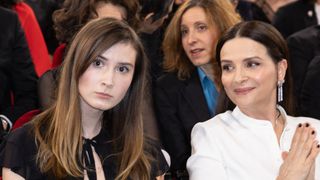 Juliette Binoche : Hana, la fille qu’elle a eue avec Benoît Magimel, suit leurs traces... ce qui lui avait été déconseillé par son père