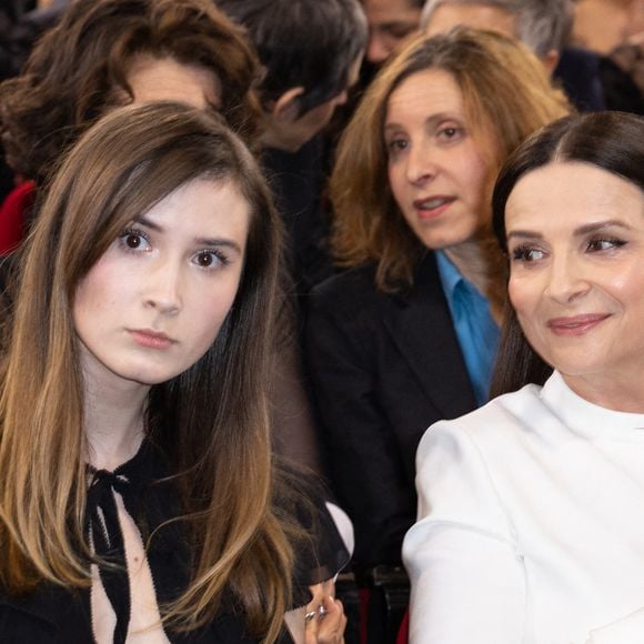 Juliette Binoche est une superstar du cinéma mais également une maman très fière de ses enfants...

Juliette Binoche et sa fille Hana Magimel à la 48ème cérémonie des César à l'Olympia à Paris. Crédit Olivier Borde / Dominique Jacovides / Bestimage