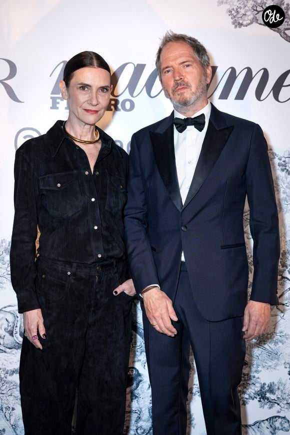 Le 19 juin 2025, Géraldine Pailhas a dévoilé un cliché d'archive inédit de ses jeunes années au bras de Christopher Thompson.

Géraldine Pailhas et son mari Christopher Thompson au photocall du dîner Dior X Madame Figaro à La Terrasse by Albane sur le toit de l'hôtel Marriott en marge du 78ème Festival International du Film de Cannes, France, le 17 mai 2025. © Olivier Borde/Bestimage