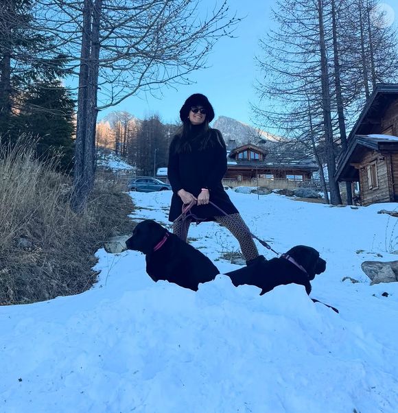Karine Ferri fait son maximum pour venir en aide aux animaux et elle partage souvent des photos de ses chiens.
