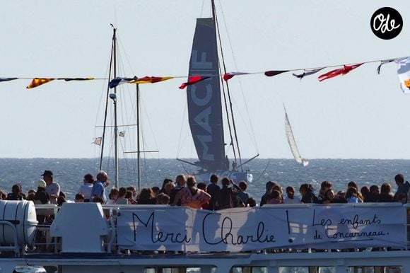 Avant de mourir, Charlie lui avait demandé d'organiser à Concarneau un hommage populaire "qui claque", réunissant notamment de nombreux bateaux.

Illustration - Hommage maritime au regretté marin Charlie Dalin, à Concarneau, Bretagne, France, le 15 septembre 2026. © Guillaume Collet/Bestimage