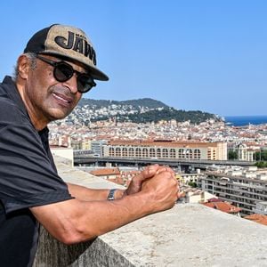 Découvrez ces précieux moments de complicité, notamment entre le chanteur et son nouveau-né.

Yannick Noah est mis à l'honneur à Nice dans le club de Tennis où il a fait son sport étude, qui va baptiser son court central de son nom, le 11 juillet 2026.

© Bruno Bebert/Bestimage