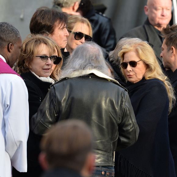 Nathalie Baye, Tony Scotti, Sylvie Vartan - Sorties de l'église de la Madeleine après les obsèques de Johnny Hallyday à Paris le 9 décembre 2017.
© Veeren / Bestimage