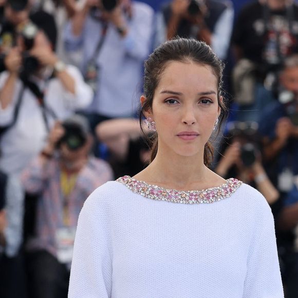 Lyna Khoudri - Photocall du film "13 Jours 13 Nuits" lors du 78ème Festival International du Film de Cannes le 24 mai 2025. © Jacovides-Moreau/Bestimage