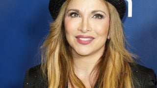 Hélène Ségara, mère célibataire et sans-le-sou à Paris : sa vie dans un 15 m² situé près d’une célèbre avenue