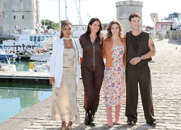 "C’est avec une profonde tristesse que nous avons appris le décès de Lyad Smain. Lyad faisait partie de la grande famille Un si grand soleil, où il incarnait le personnage de Steve."

Johanna Boyer, Anne Decis, Marie Hennerez, Inaki Lartigue - Photocall de la série "Plus belle la vie" lors de la 26ème Edition du Festival de la Fiction de La Rochelle. Le 13 septembre 2024
© Patrick Bernard / Bestimage