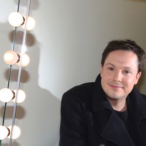 Exclusif - Davy Sardou dans sa loge avant la représentation 'L'Affrontement' au Theatre André Malraux de Rueil Malmaison le 20 Janvier 2015 à Paris, cette pièce est en tournée dans toute la France jusqu'en Mai 2015, et est à guichet fermé.
©Denis Guignebourg / Bestimage